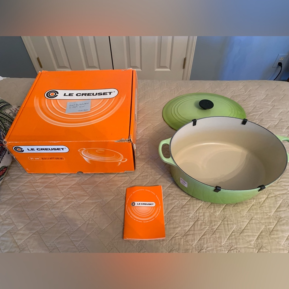 Le Creuset nwt new with tags and box vintage kiwi 6.75 quart Dutch oven France